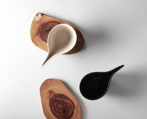 GöKHAN ZiNCiR - SHADOW - black or white ceramic cup with natural wood plate